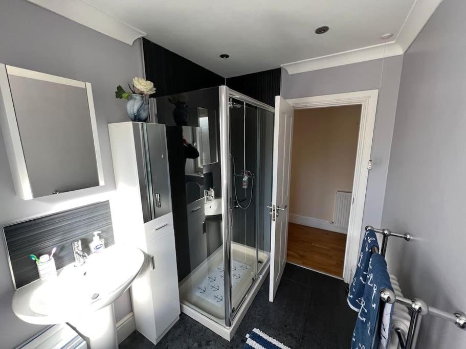 Fantastic 3 Bedroom Holiday Home Millport Exterior foto